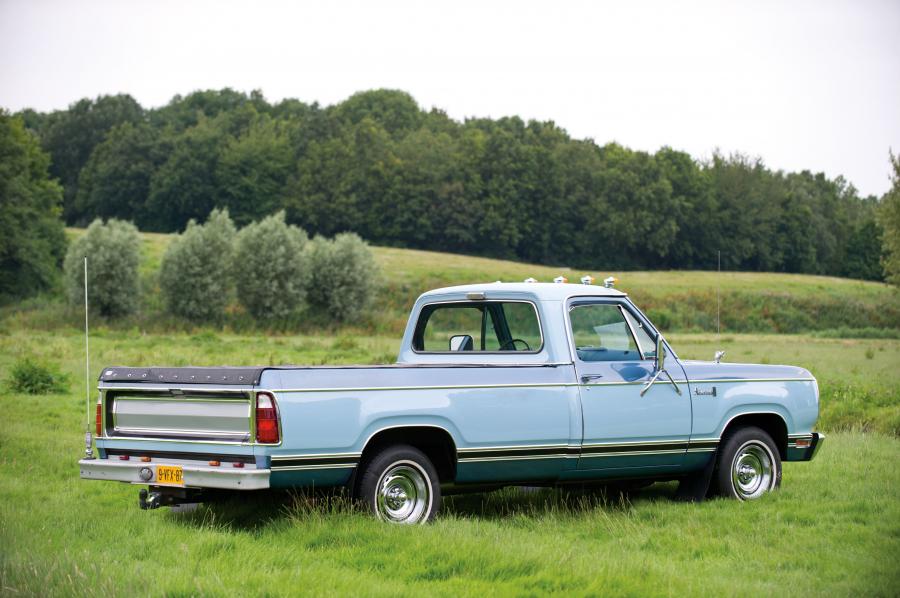  Dodge D150 Adventurer SE 1977 года  (фото 10 из 16)